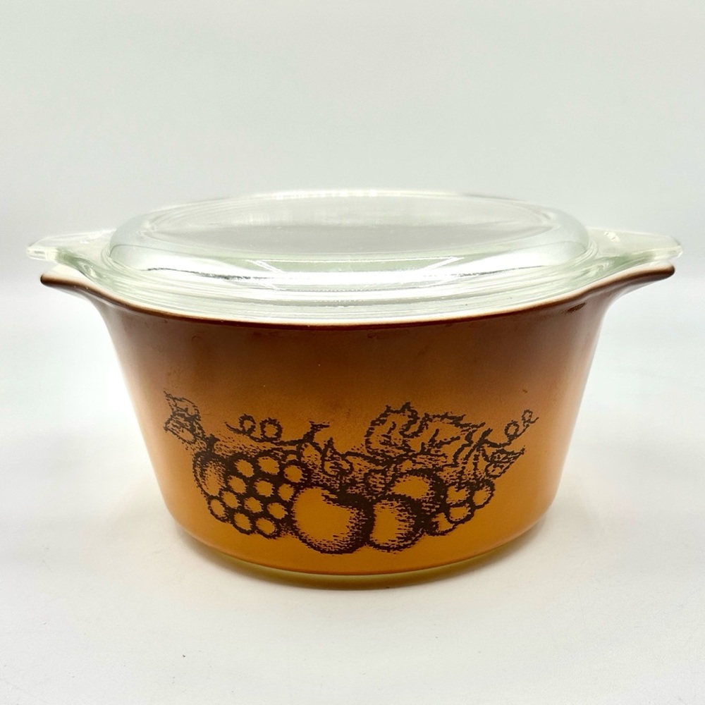 Pyrex 1974 Harvest Old Orchard #473 1 Quart with Lid. Vintage